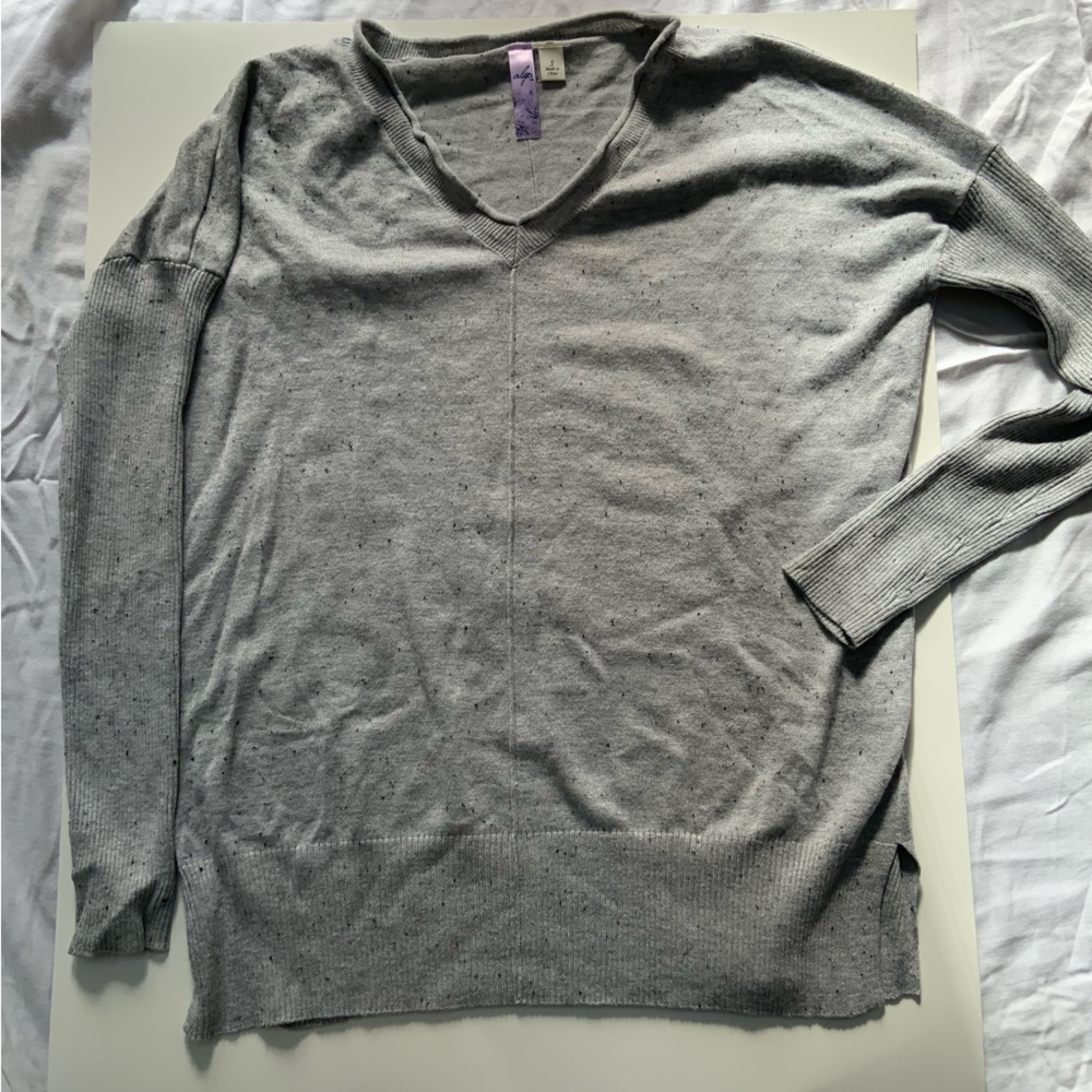 Francesca’s Alya Grey speckle sweater SZ small